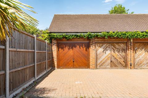 1 The Grove, Stevenage, SG2 9BS