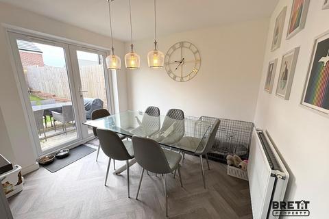 4 bedroom semi-detached house for sale, Tasker Way, Haverfordwest, Pembrokeshire . SA61 1FE