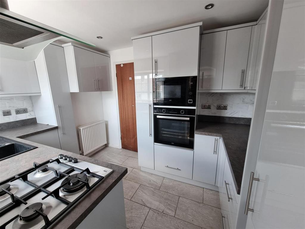 Kitchen 1.jpg