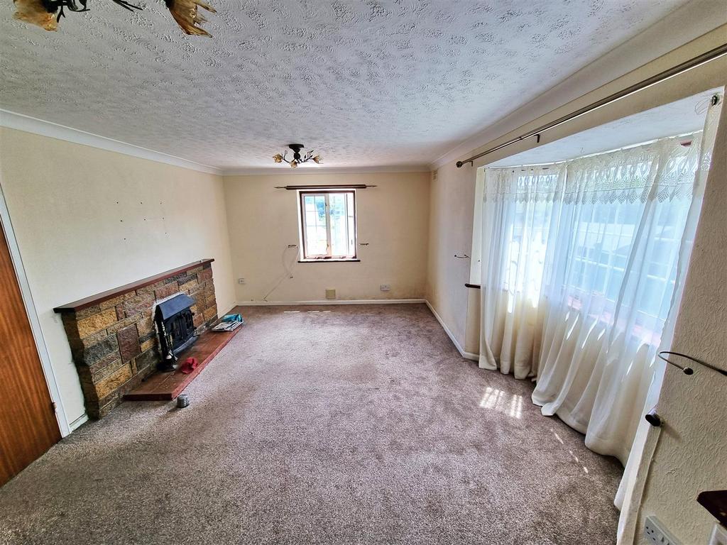 Sitting & dining room.jpg