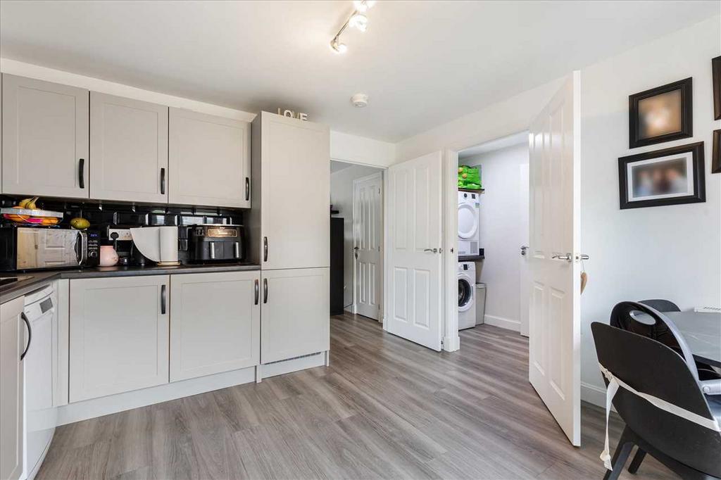 Kitchen Dining (2)
