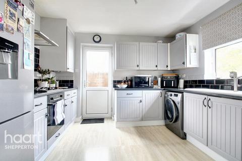 3 bedroom detached house for sale, Bridge Road, Chertsey