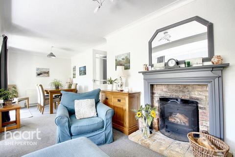 3 bedroom detached house for sale, Bridge Road, Chertsey