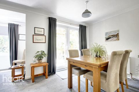 3 bedroom detached house for sale, Bridge Road, Chertsey