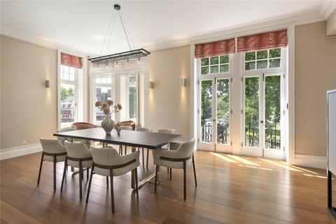 4 bedroom apartment for sale, Burton Court, Franklins Row, London, SW3
