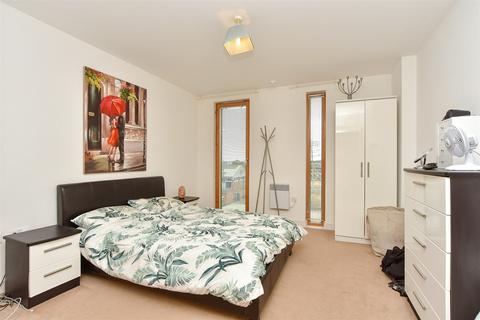 2 bedroom flat for sale, The Wharf, Chatham ME4