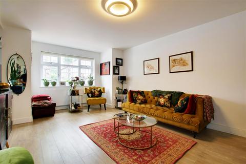 undefined, Third Avenue, Enfield