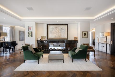 undefined, The Strand, London, WC2R
