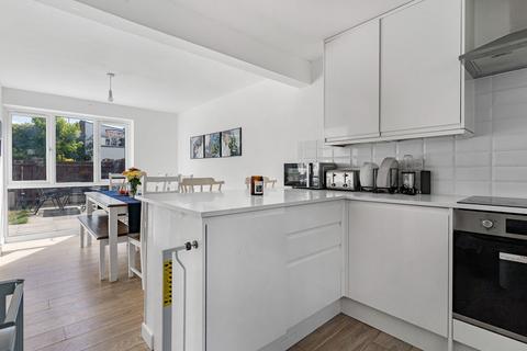 19, Eaton Court Regency Walk, Croydon, CR0 7US