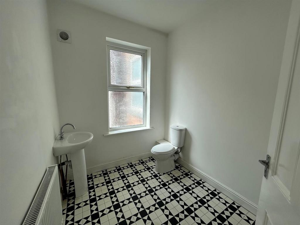 Bathroom First Floor.jpg
