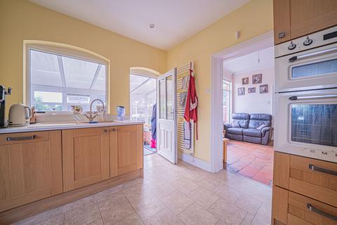 4 bedroom semi-detached house for sale, Knowle Wood Road, Dorridge, B93