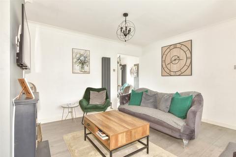 2 bedroom semi-detached house for sale, Barberry Avenue, Chatham ME5