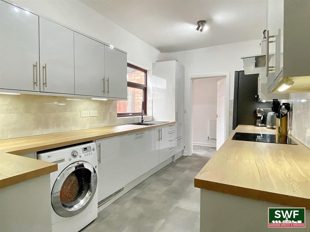 Kitchen2.jpg
