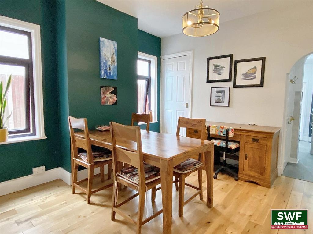 Dining room1.jpg