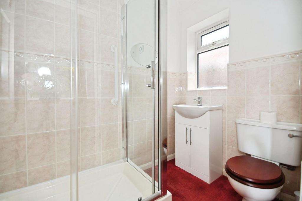 BED 1 ENSUITE.jpg