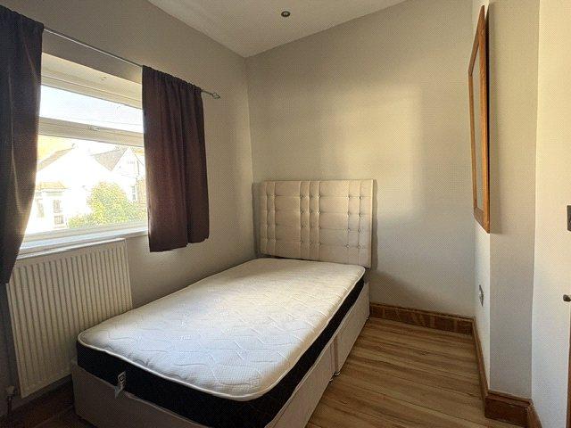 Apartment in Cardiff, Roath - View 2