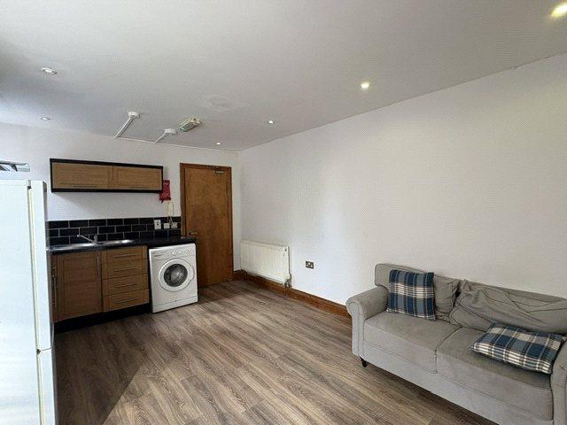 Apartment in Cardiff, Roath - View 4
