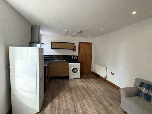 Apartment in Cardiff, Roath - View 5