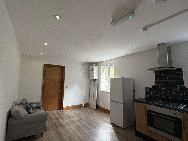 Apartment in Cardiff, Roath - More