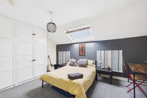 3 bedroom terraced house for sale, 12 Potter Hill, Pickering, YO18 8AA