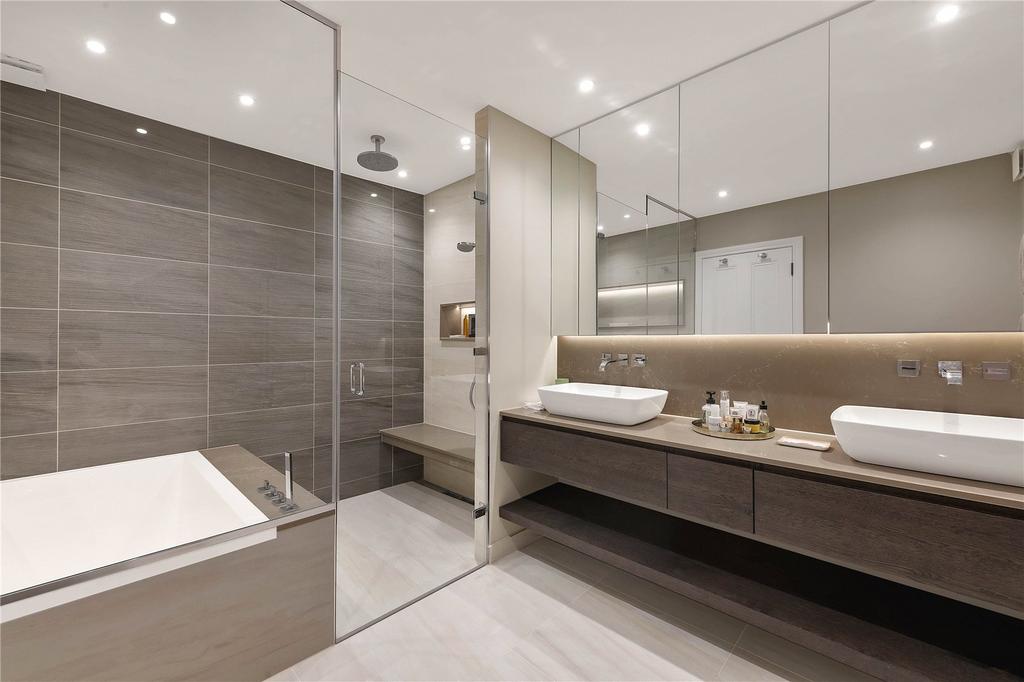 Principal Bathroom