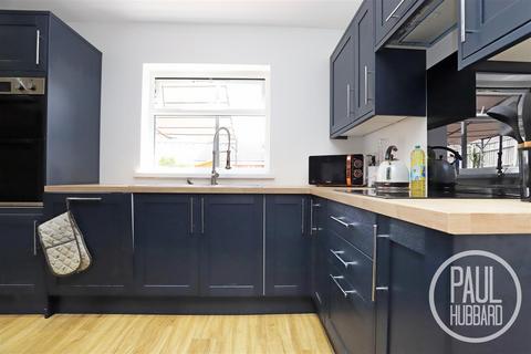 4 bedroom detached bungalow for sale, Pound Farm Drive, Oulton, NR32