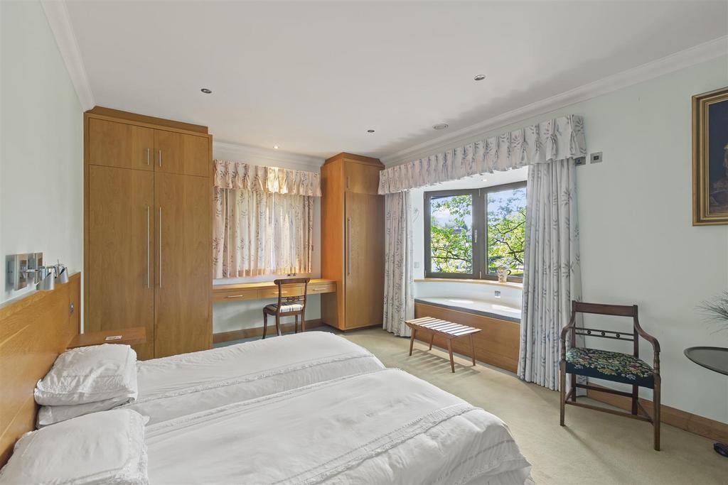 Bed 2.jpg