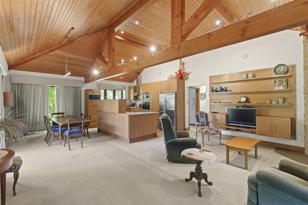 Living Area 2.jpg