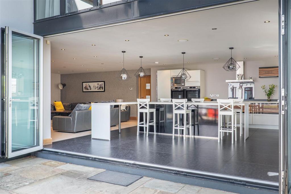 Kitchen/Breakfast/Family Room