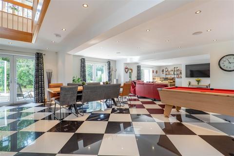 undefined, Marsh Lane, Preston PR4