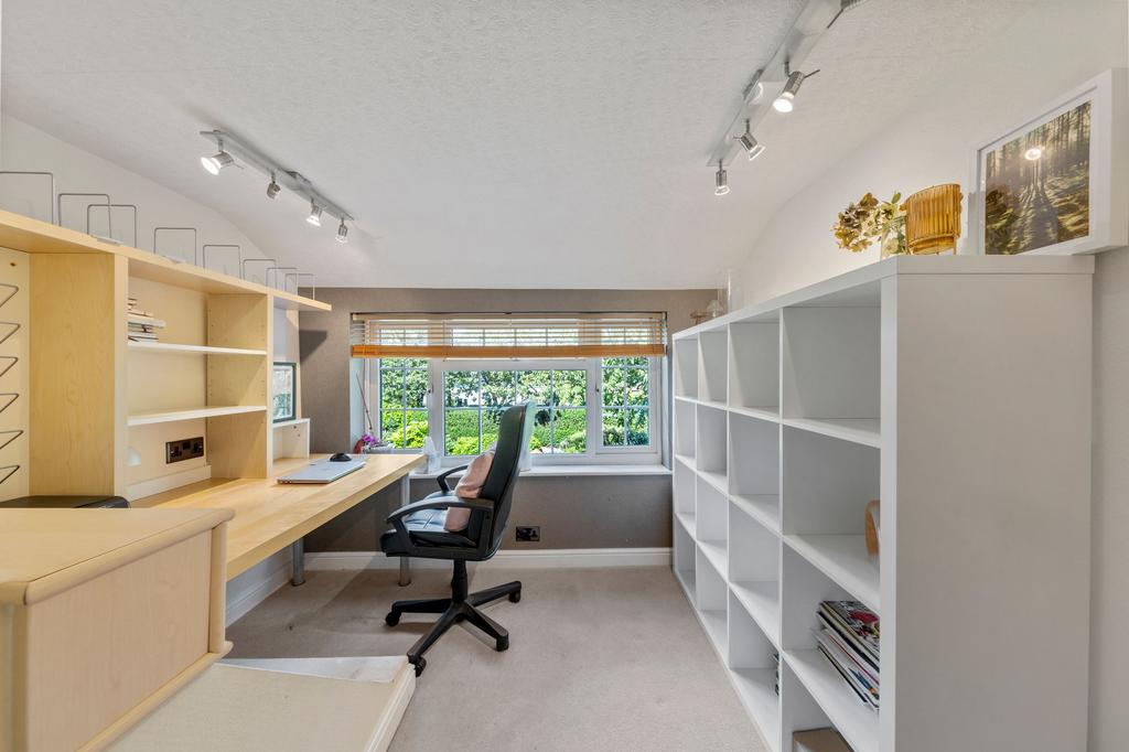 Bedroom / Home Office