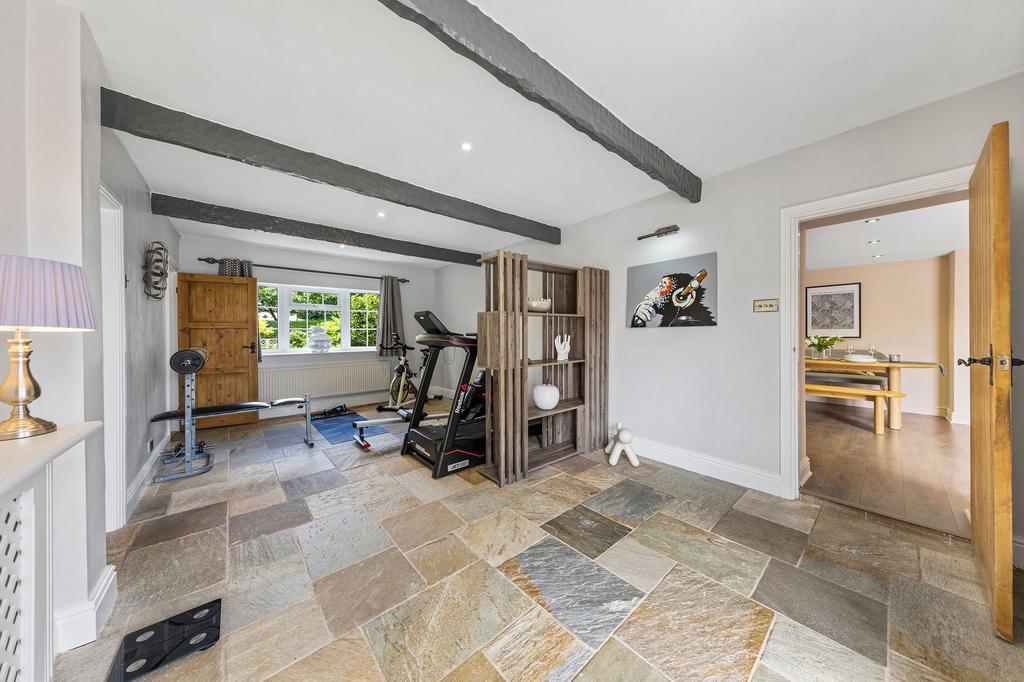 Sitting Room / Gym