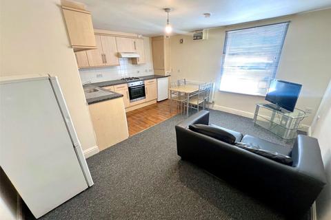 2 bedroom flat to rent, Wood Street, Northamptonshire NN16