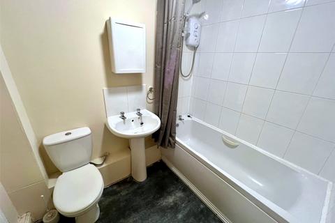 2 bedroom flat to rent, Wood Street, Northamptonshire NN16