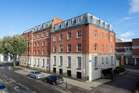 2 bedroom flat to rent, Flagstaff Court, Canterbury