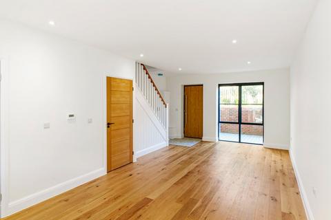 2 bedroom house to rent, 26 The Droveway, Hove BN3