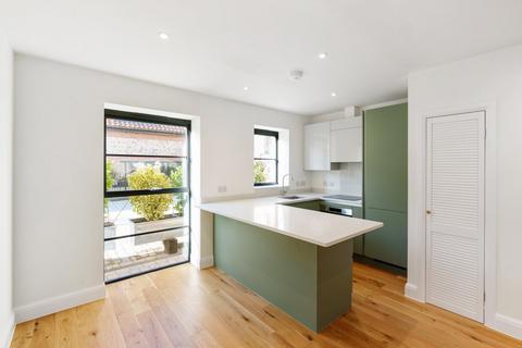 2 bedroom house to rent, 26 The Droveway, Hove BN3