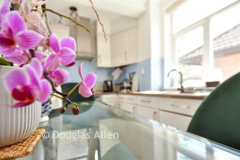 1a Compton Avenue, Romford, RM2 6ET