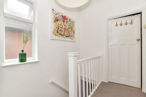 1a Compton Avenue, Romford, RM2 6ET