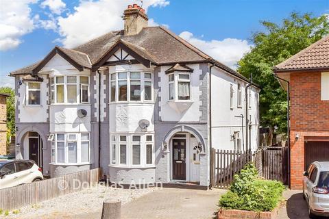 3 bedroom maisonette for sale, Compton Avenue, Romford RM2