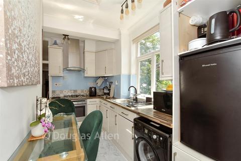 3 bedroom maisonette for sale, Compton Avenue, Romford RM2