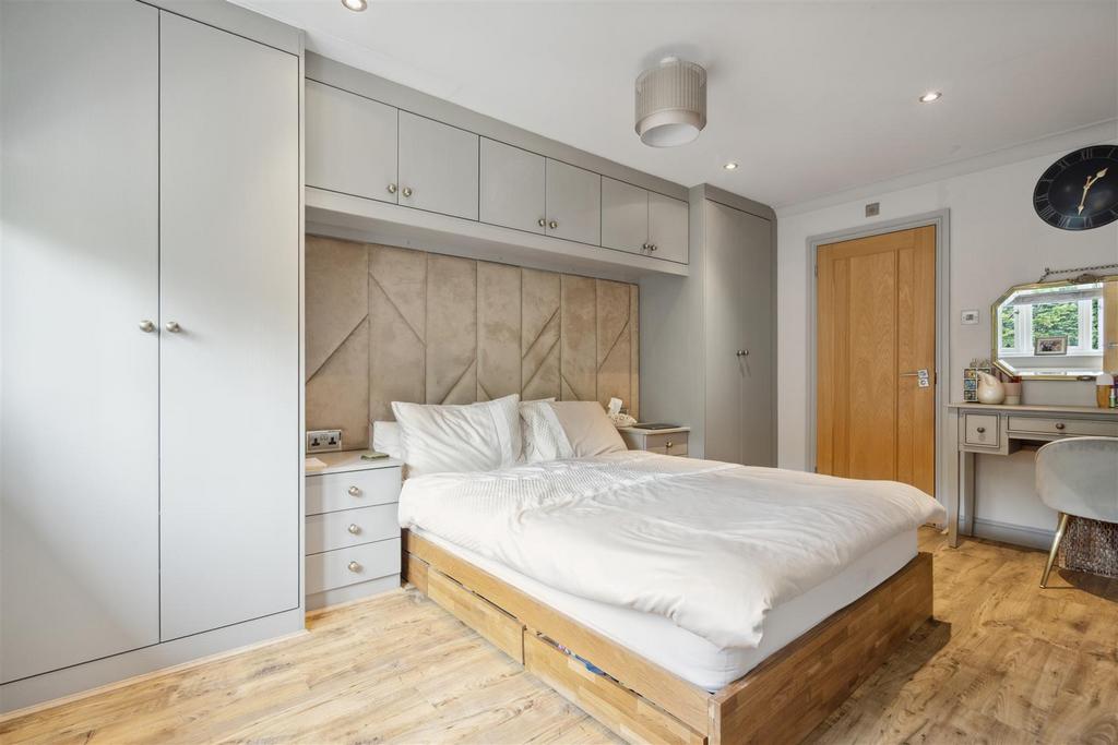 20 Oakley Wood Drive 33.jpg