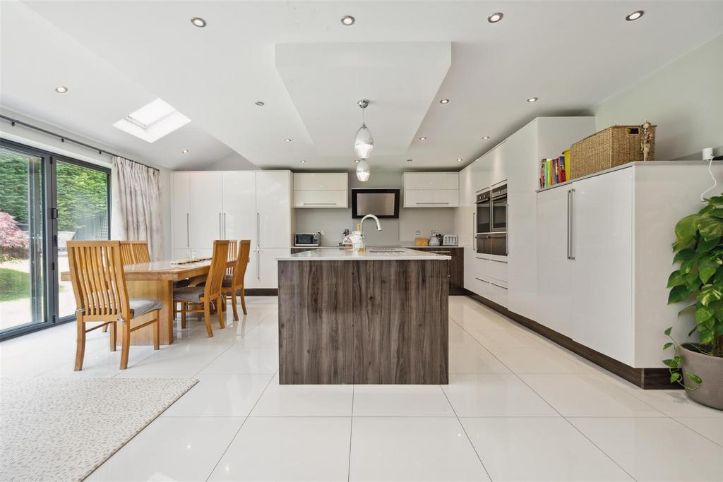 20 Oakley Wood Drive 6.jpg