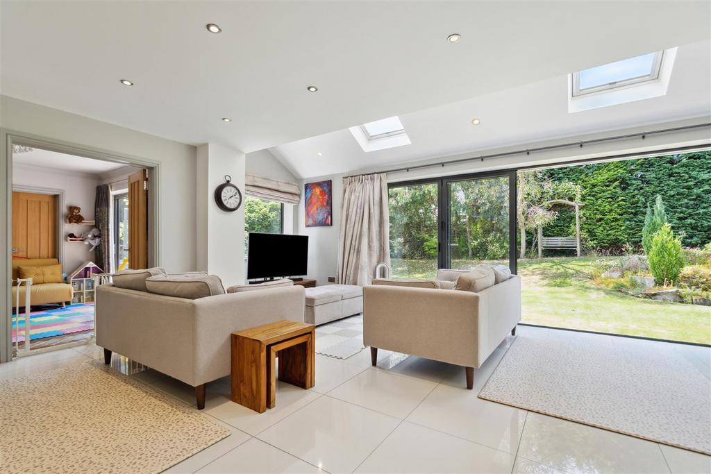 20 Oakley Wood Drive 10.jpg