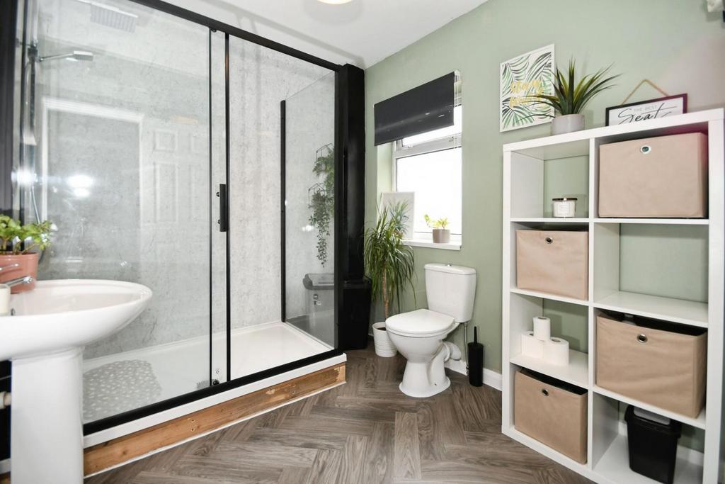 BATHROOM 01.jpg