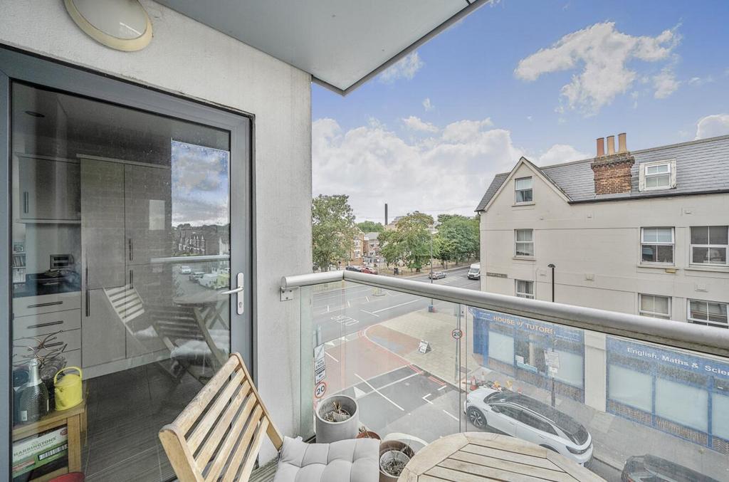 Balcony2.jpg