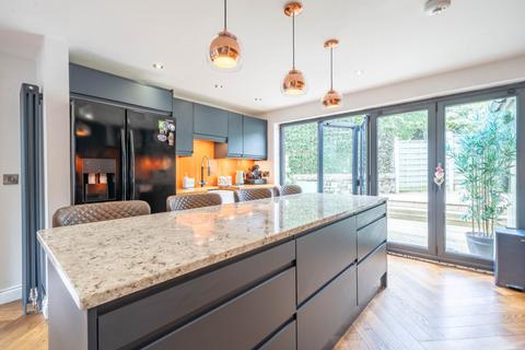 4 bedroom semi-detached house for sale, 15 Lower Abbotsgate