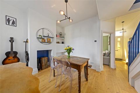31 Avenue Road, Hampton, TW12 2BH