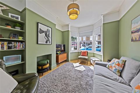 31 Avenue Road, Hampton, TW12 2BH