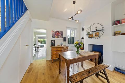 31 Avenue Road, Hampton, TW12 2BH
